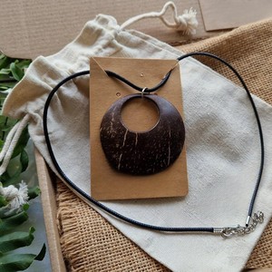 Boucles d'oreilles et collier en coquille de noix de coco écologique faits à la main Corée bijoux en coquille de noix de coco pour les femmes conceptions de cadeaux de fête d'anniversaire - Product Image 5