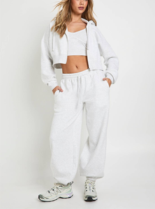 ชุดวอร์มผู้หญิงทรงสปอร์ตแบบสบายๆ ของแท้จากโรงงาน ประกอบด้วยเสื้อครอปสั้นแบบเรียบง่ายและกางเกงขายาวเอวสูงทรงหลวม กระชับข้อเท้า เหมาะสำหรับฤดูใบไม้ร่วง - Product Image 2