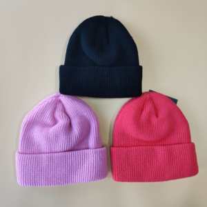 Bonnet d'hiver unisexe avec logo personnalisé Vente en gros Acrylique Pêcheur Chaud et uni Bonnet tricoté en plusieurs couleurs - Product Image 3