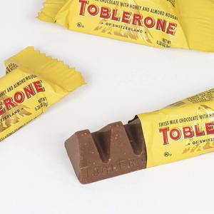 Barra de Chocolate Toblerone Más Vendida, con Nueces, Almendras Caramelizadas con Sal y Miel, de EE. UU., en Venta - Product Image 6