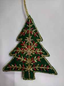 Adorno Navideño de Pared Hecho a Mano con Tela Multicolor, Bordado Zari y Cuentas, de Alta Calidad, Duradero y Ecológico - Product Image 6