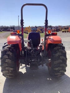 Tractor Agrícola Kubota M5660SUHD con Motor Diésel de 65HP, 4WD, Transmisión por Engranajes y Funciones Multifuncionales - Product Image 4