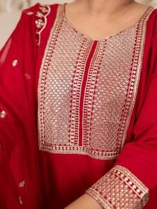 Ensemble de costume en soie mélangée brodée avec dupatta - Product Image 4