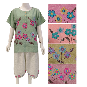 Vêtement de maison doux et respirant pour femme avec haut à manches courtes et pantalon au genou Tenue quotidienne d'été - Product Image 3