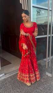 Blusa de Trabajo de Manga Larga con Bordado de Secuencia en Georgette de Viscosa de Moda, Sharara con Dupatta, Color Granate - Product Image 2