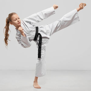 Uniforme de karaté d'arts martiaux avec tissu en coton de haute qualité et personnalisation dans les logos et étiquettes de marque - Product Image 4