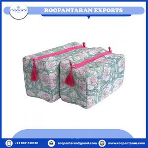 Vente flash : Ensemble de 2 trousses de maquillage en coton imprimé à la main en Inde, matelassées avec fermeture éclair en coton rembourré - Product Image 6
