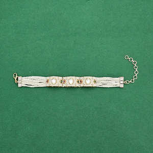 สร้อยข้อมือปรับได้จาก kundan พร้อมชุบทอง - Product Image 1