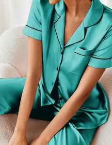 Conjunto de Pijama de Dos Piezas de Encaje Sedoso Personalizado para Mujer con Logotipo Frontal, Acabado Premium para un Sueño Cómodo y Acogedor - Product Image 5