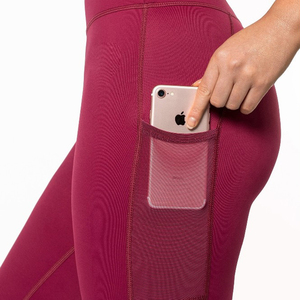 กางเกงโยคะผู้หญิง ดีไซน์เนื้อผ้านุ่มสบาย ระบายอากาศได้ดี เหมาะสำหรับออกกำลังกาย วัสดุคุณภาพดีที่สุด บริการ OEM กางเกงเลกกิ้งผู้หญิง - Product Image 2