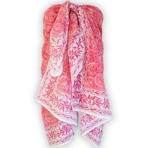 Sarong en coton imprimé à la main, jupe de plage, pareo, châle, écharpe, voile de coton floral, vêtement d'été - Product Image 1