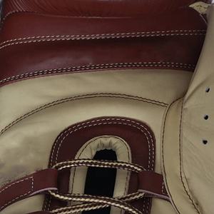 Guantes de boxeo de entrenamiento de combate personalizados profesionales Guantes de boxeo de cuero real con cordones - Product Image 3