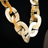 Best-seller Vente en gros de collier à longue chaîne en corne de buffle naturelle pour femmes Accessoires de mode en corne de boeuf naturelle Origine du Vietnam
