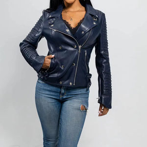 Hecho para capas y calidez ligera, esta chaqueta de cuero genuino aerodinámico para mujer se adapta a cada atuendo y temporada - Product Image 3