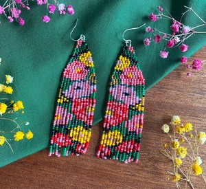 Pendientes de cuentas de semillas florales con cuentas de flores Pendientes de cuentas de flecos Pendientes rosas de jardín Pendientes coloridos estilo Regalo para ella - Product Image 1