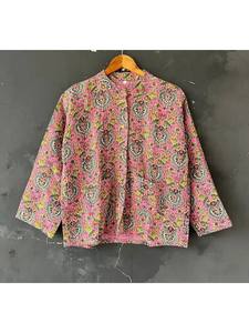 Veste Kantha en coton faite à la main pour femmes broderie imprimée de blocs floraux décorée bouton de manteau court respirant tissé hiver - Product Image 3