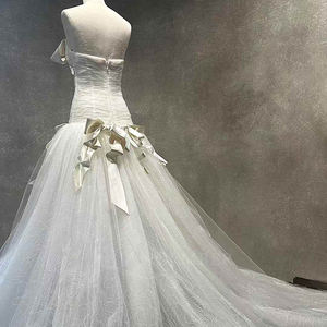 Robe de soirée longue en tulle à col bateau, élégante et moderne, avec nœud, dentelle et cristaux floraux, style A-line, pour mariage (modèle NT54) - Product Image 6