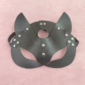 Masque facial en cuir à prix avantageux, très vendu, fabriqué en cuir à grain doux et doté d'une fermeture à sangle sécurisée - Product Image 2