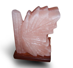 Lámpara de sal rosa del Himalaya tallada en hojas con base de madera orgánica para decoración del hogar y Ambiente de bienestar artesanal natural - Product Image 3