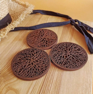 Ensemble de sous-verres carrés de l'Inde avec des motifs de mandala vibrants, complet avec un support assorti, disponible au prix de gros - Product Image 5