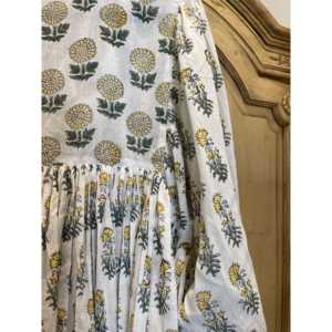 Blusa de Lino Gypsy - SUNFLOWER MEADOW, Estilo Bohemio, Talla Única para Mujer, Estampado Floral, Transpirable, Bordada, Disponible en Tallas XS-XL - Product Image 5