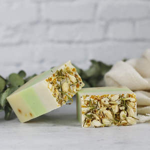 Savons Artisanaux Véganes Biologiques - Marque Privée 100g avec Vitamine E et Base de Savon au Lait de Chèvre et Papaye - Product Image 1