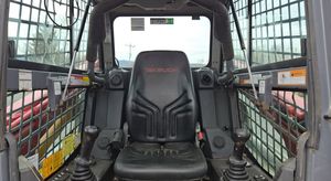 Minicargadora TAKEUCHI TL12R2 con cabina EROPS con calefacción y aire acondicionado. Cámara de Reversa para Cargadora de Orugas, Controles de Joystick, Sistema Hidráulico Auxiliar - Product Image 5