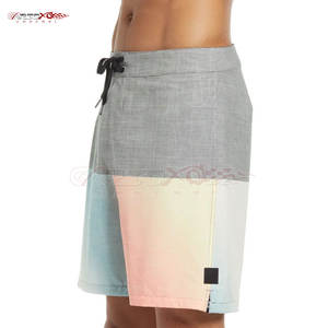 Pantalones cortos de playa para hombre con estampado completo y bolsillos laterales para uso en exteriores Pantalones cortos de playa de surf para hombre con cintura cómoda - Product Image 4
