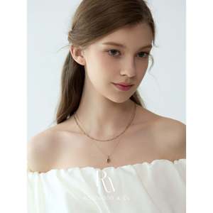 Collana Sottile Delicata Placcata Oro 18K con Catena Arcobaleno e Perline Geometriche, con Ciondolo Inossidabile, Idea Regalo - Product Image 1