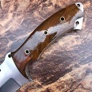 มีดโบวี่ล่าสัตว์ทำมือ Arwin ใหม่ ทำจากสแตนเลส ด้ามไม้ ปลอกหนัง รับผลิตตามแบบ (OEM) ใบมีดปลายแหลมแบบมีฟันเลื่อย - Product Image 5