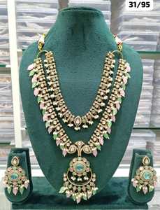 ชุดล่าสุดสองชั้น kundan และวางแฟนซีอินเดียโทนสีทองแบบดั้งเดิมชุดสร้อยคอโช้คเกอร์ไข่มุกพร้อมต่างหูที่เข้ากันสำหรับผู้หญิง - Product Image 3