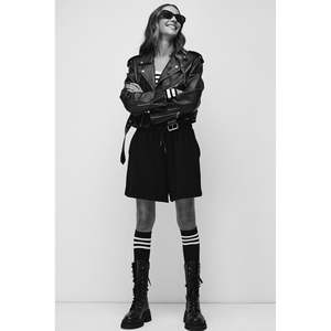 Pantalones Cortos Bermuda Suaves al Tacto - Product Image 3