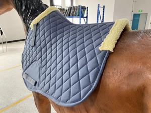 Usine OEM de haute qualité tissu satiné équestre matelassé anglais équitation dressage cheval tapis de selle avec logo - Product Image 5