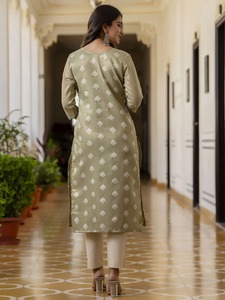 Kurti droit brodé pour femmes, vente chaude, pour les fêtes ou les occasions festives et décontractées, disponible au meilleur prix - Product Image 5