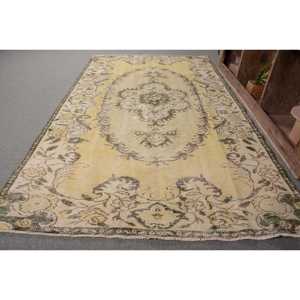 Alfombra turca Vintage de 4,9x8,3 pies, patrón de retales de lana de tejido plano verde amarillo para decoración para sala de estar o respaldo de látex para pasillo - Product Image 2