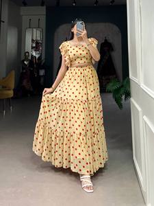 Trending Georgette Crop Top Lehenga Set con trabajo de estampado de lunares para fiestas, bodas, festivales - Product Image 6