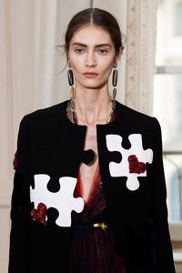 จำหน่ายผ้าคลุมไหลปักมือประดับเลื่อมและมุกสำหรับงานกลางคืนและงานอีเว้นท์ ราคาโรงงาน COAT - Product Image 6