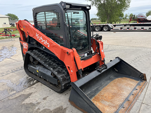 Cargadora de Dirección Deslizante Kubota Svl65 de 2 Ruedas con Cucharón, Capacidad de 2 Toneladas - Product Image 2