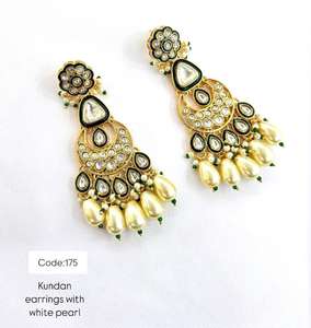 Pendientes elegantes Kundan Jhumka para mujer con gotas de perlas El último diseño tradicional disponible en línea para compras fáciles - Product Image 2