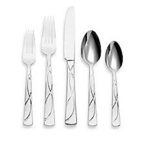 Ensemble d'argenterie en acier inoxydable de qualité supérieure avec des surfaces polies et des matériaux durables parfaits pour les tables élégantes - Product Image 5