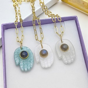 Collar con colgante de amatista de mano Hamsa, joyería al por mayor chapada en oro, joyería de amatista, proveedor a granel, collares tallados con piedras preciosas - Product Image 2