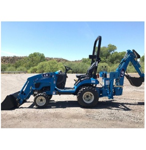 Le mini-tracteur efficace LS MT125 possède un réservoir de carburant de 25 litres et une transmission 4x4, ainsi qu'une tondeuse à gazon à montage central pour l'entretien des pelouses. - Product Image 5