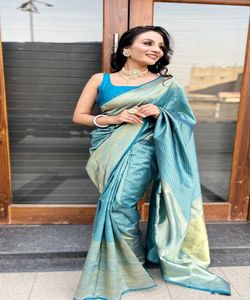 Banarasi Soie Jacquard Saree avec Chemisier Femmes Porter Dames Fête Festival Usage Quotidien Doux Coton Soie Sari En Gros Bas Prix Alphanumero - Product Image 3