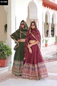 ชุดเลเฮนกาโชลีผ้าไหมวิชิตร้าแบบดั้งเดิมของอินเดีย ประดับด้วยเลื่อมและงานปักด้วยด้ายอย่างประณีต เหมาะสำหรับงานแต่งงานและงานเทศกาล - Product Image 5