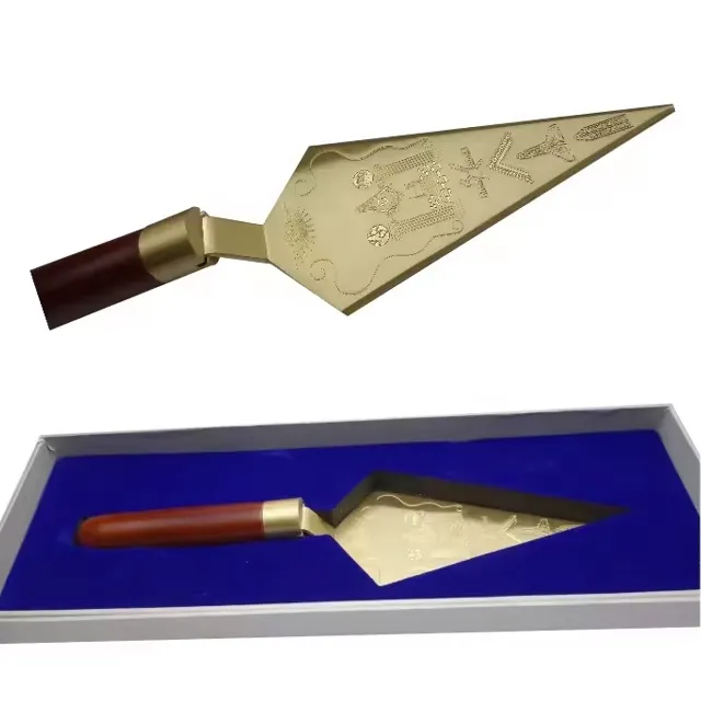 Maître maçon franc-maçon artisanat maçonnique truelle à maçonnerie avec manche en bois et lame dorée décorée cadeau maçonnique