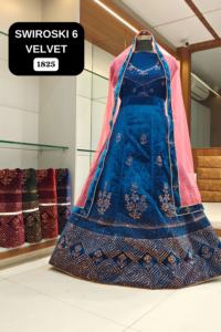 Lehenga Choli de terciopelo bordado pesado de alta calidad para mujer, venta de exportación, precio al por mayor, hecho de seda - Product Image 6