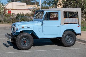 Toyota Land Cruiser de 1971, Usado, Mercado Sudamericano, Serie 40, Restaurado, Transmisión Manual de 3 Velocidades - Product Image 3