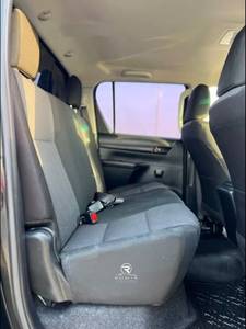 Toyota Hilux Invincible 2.8L Turbo Diesel Double Cab 4WD Pickup Truck usato del 2022 |   Pronto per l'esportazione - Product Image 5
