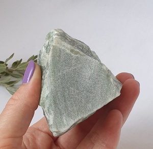 Punta de Cristal de Aventurina Verde Natural, Gema Pulida en Forma de Pirámide, Piedra Coleccionable Artística - Product Image 5