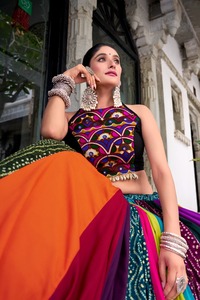 Pure rayonne imprimée entièrement cousue prêt à porter lehenga choli avec miroir et cowri travail parfait pour la collection navratri - Product Image 4